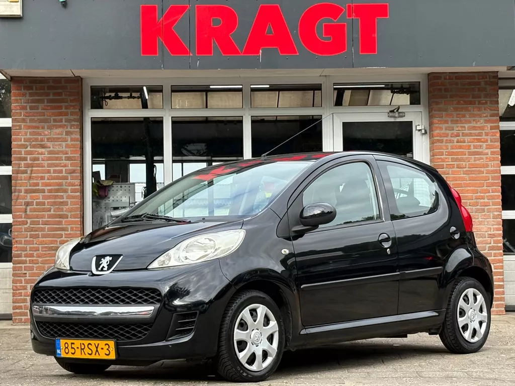 Peugeot 107 XS 1.0-12V 68 pk - 5drs - airco - APK 04-2027 - radio cd - nette auto!