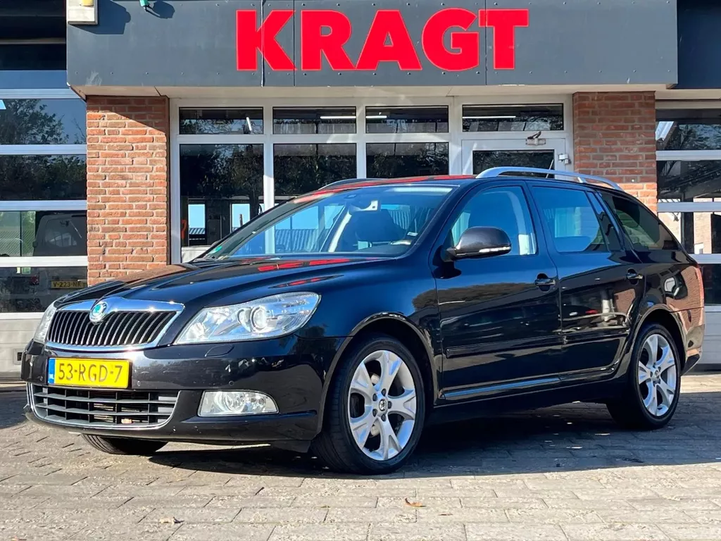 Skoda Octavia Combi Elegance Business Line 1.2 TSI 105 pk - Xenon - navigatie - trekhaak