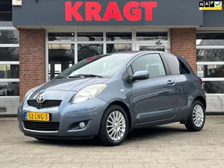 Toyota Yaris Dynamic 1.3 101 pk - airco - lichtmetaal - spoiler!
