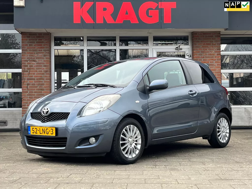 Toyota Yaris Dynamic 1.3 101 pk - airco - lichtmetaal - spoiler!
