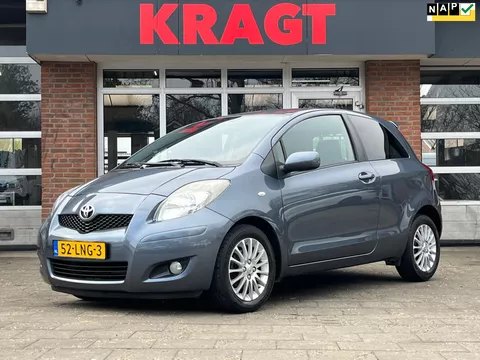 Toyota Yaris Dynamic 1.3 101 pk - airco - lichtmetaal - spoiler!